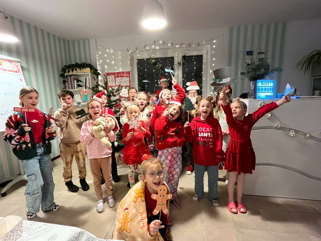 Świąteczne zajęcia po angielsku — Merry Christmas w szkole Happy Kids